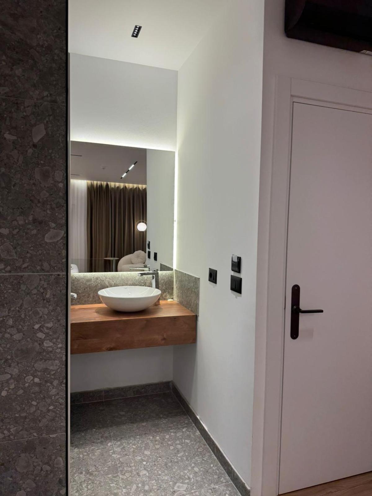 Hotel Jurgen Lezhë Eksteriør bilde